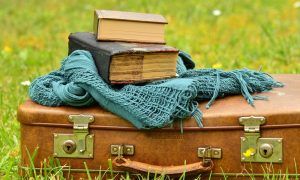 libros y maleta - turismo literario
